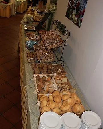 Piazza Hotel *